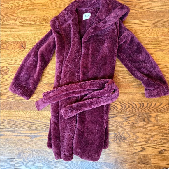 UGG Fuzzy Burgundy Bath Robe - Picture 3 of 3